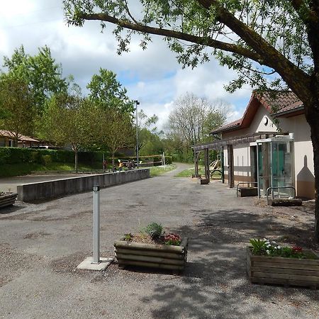 Camping Du Moulin Hotel Meyrieu-les-Etangs Exterior foto