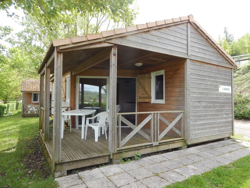 Camping Du Moulin Hotel Meyrieu-les-Etangs Quarto foto