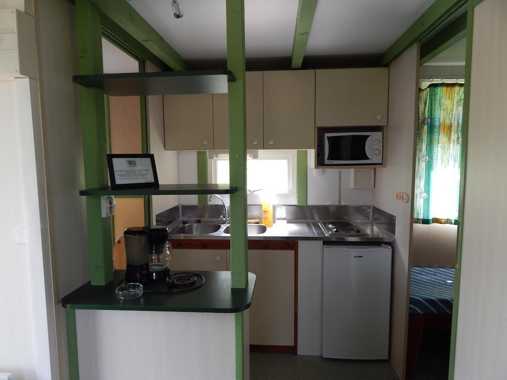 Camping Du Moulin Hotel Meyrieu-les-Etangs Quarto foto