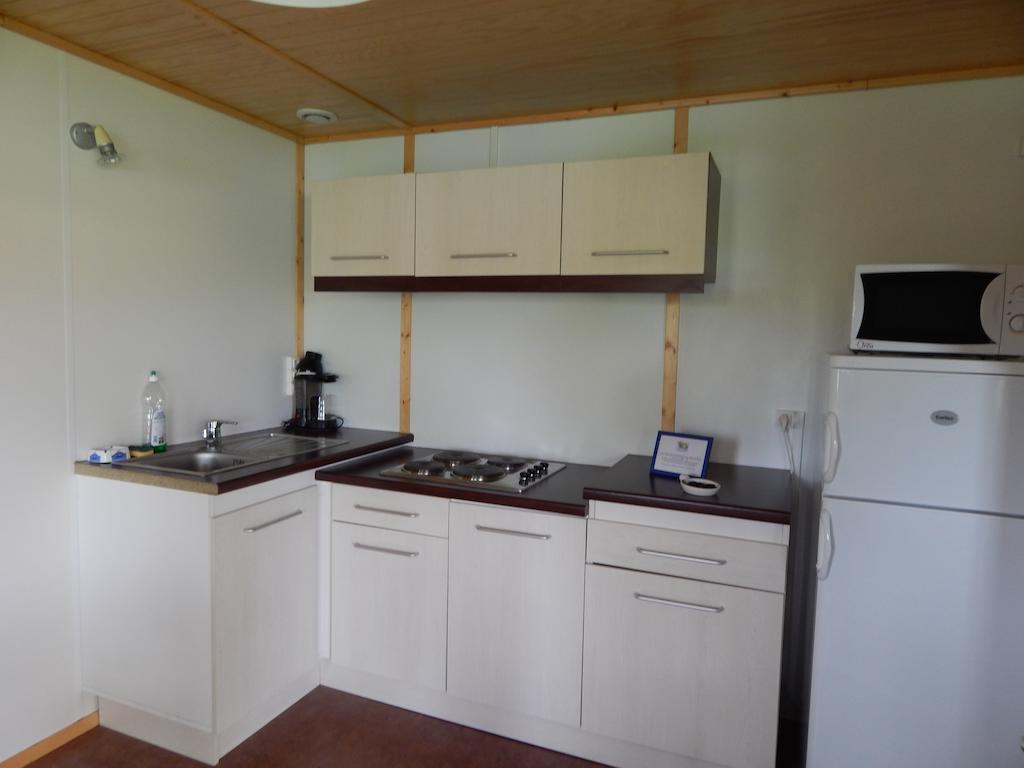Camping Du Moulin Hotel Meyrieu-les-Etangs Quarto foto