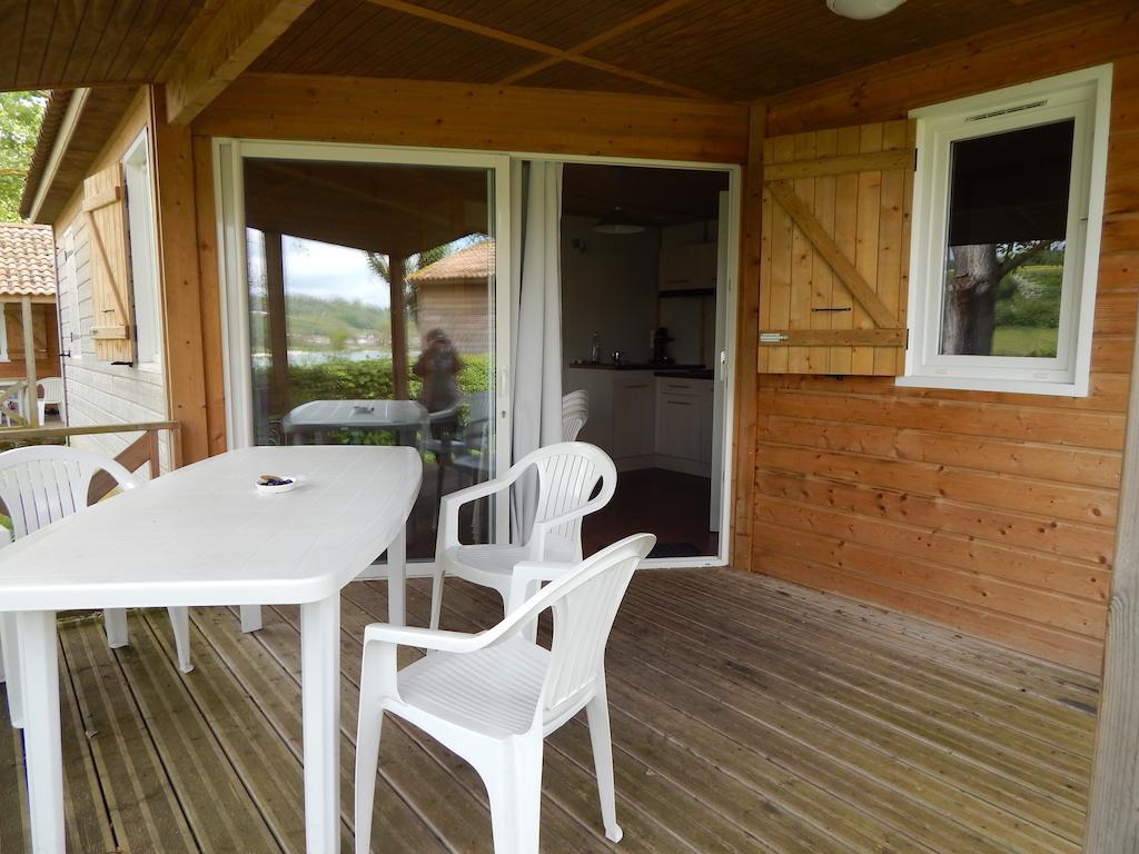 Camping Du Moulin Hotel Meyrieu-les-Etangs Quarto foto